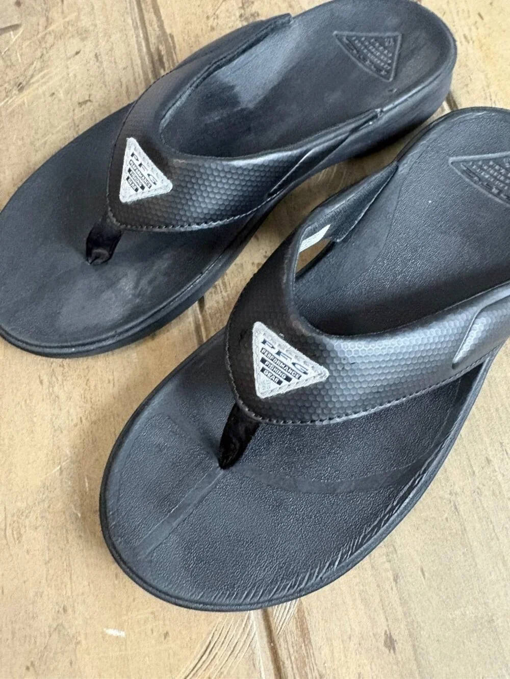 Columbia Women's black flip flops Sz 9.
